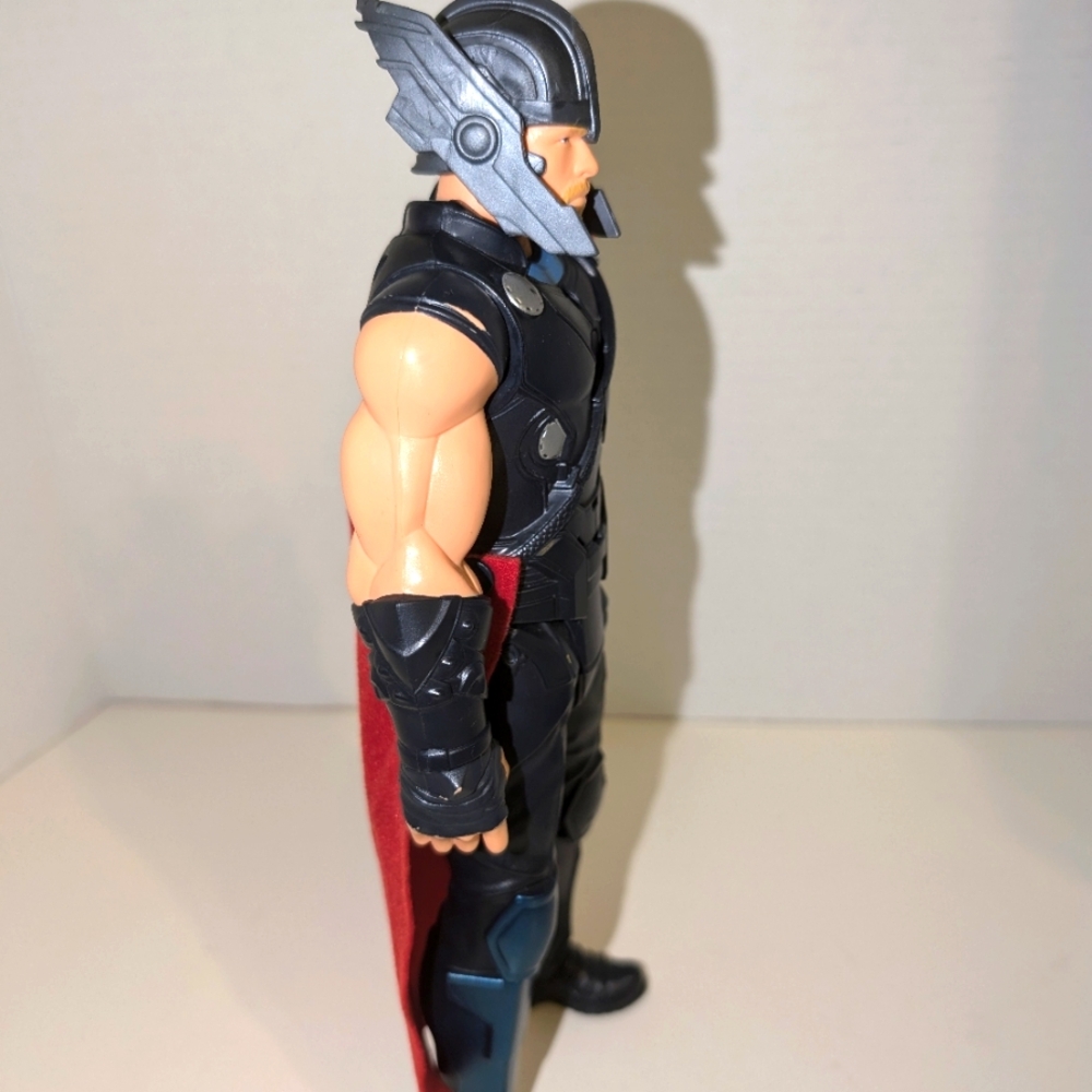 Thor Ragnarok 12 inch Figure Electronic Talking Figure Marvel Hasbro‎ Works - Picture 3 of 9